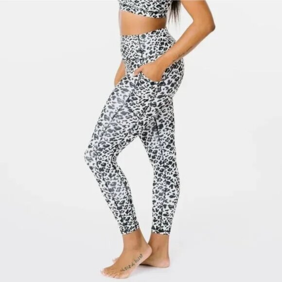 ZYIA NWT Snow Leopard Pocket Brillant Hi Rise 7/8 24" 14 - 16 - Picture 1 of 8
